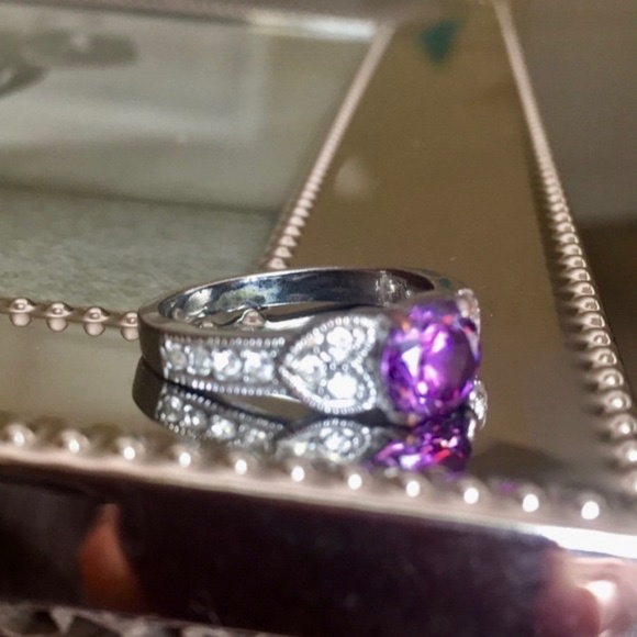 ❤️Gorgeous Amethyst Ring with Pave CZ Stones - Picture 5 of 9